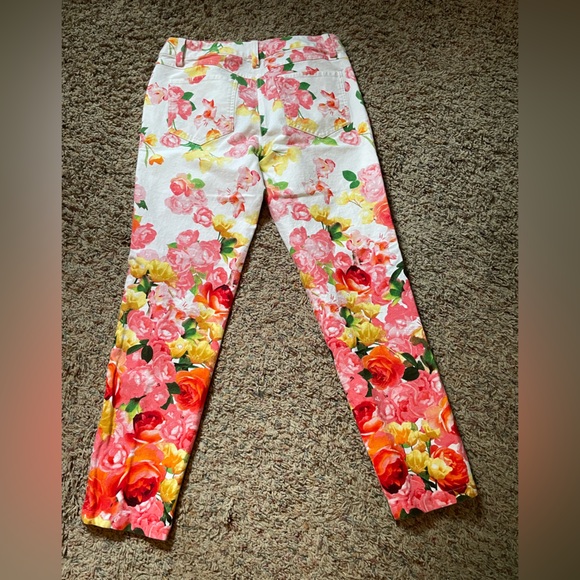 Woman’s Cach’e ankle length floral pants size 6 - Picture 2 of 5